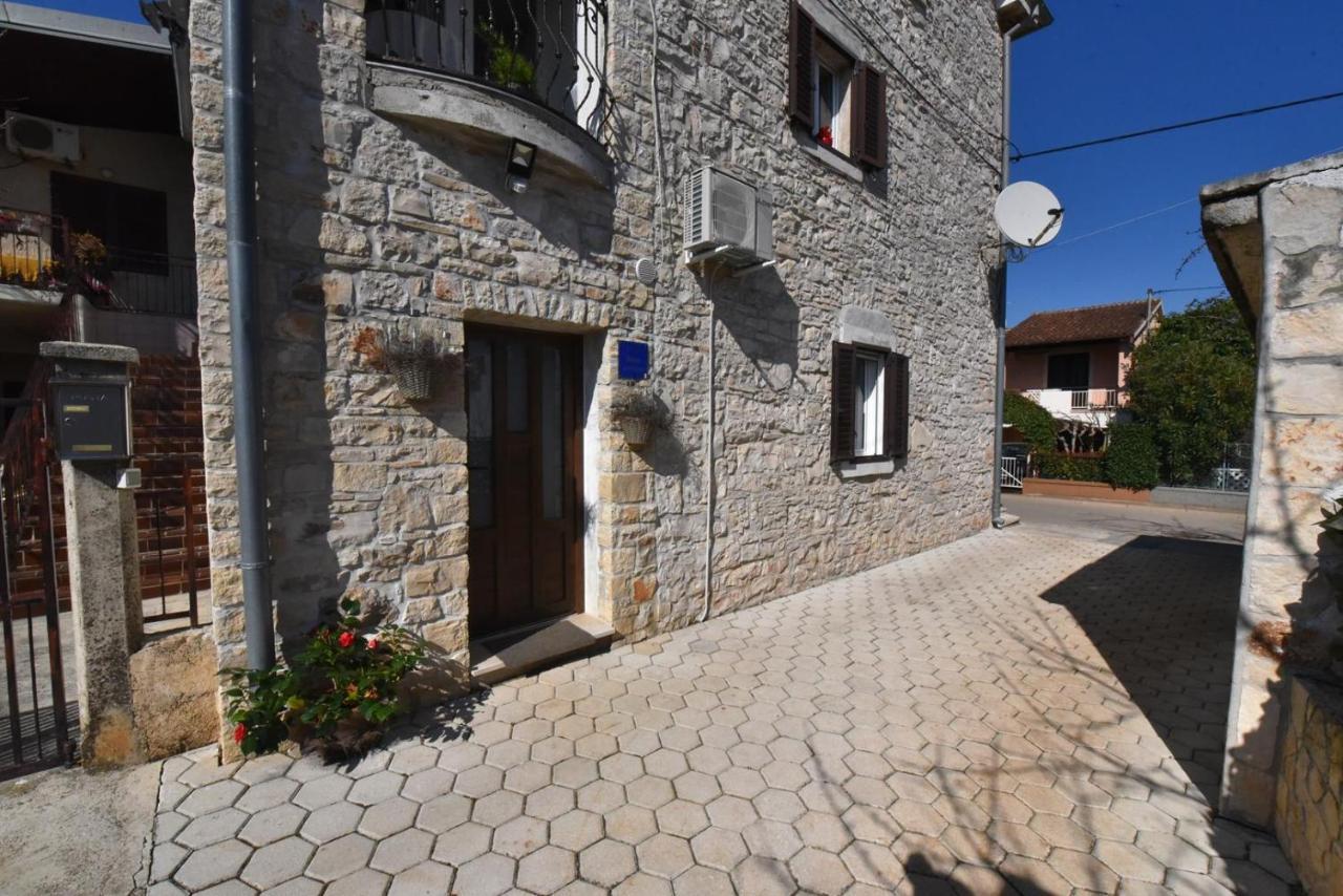 Apartment Nona Tar-Vabriga Exteriör bild